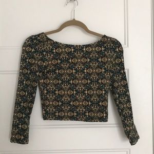 CROP TOP